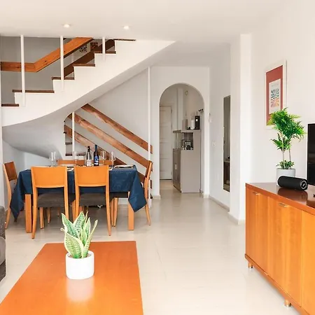 Juliana Seaviews פואנגירולה