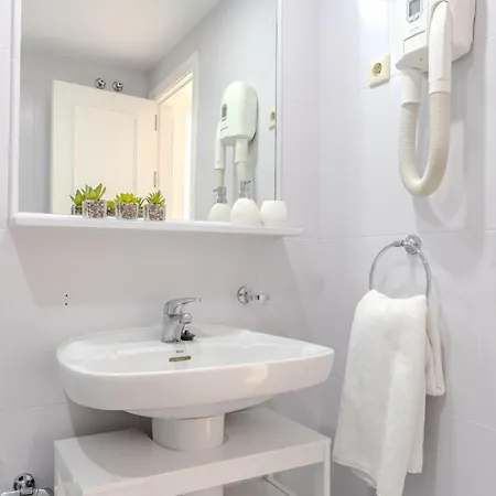 Juliana Seaviews פואנגירולה